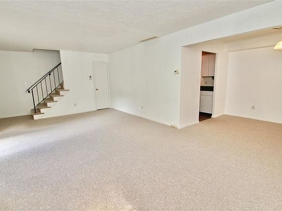 3rd image of 8687 Fox Rest Dr