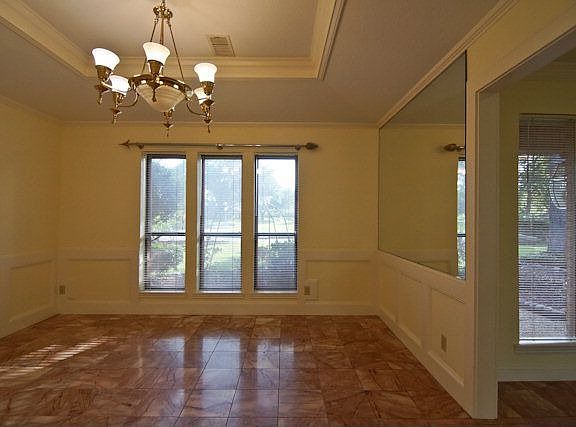 3rd image of 810 Chatwood Dr