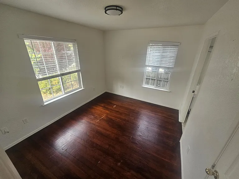 908 Pacific St — Photo 12