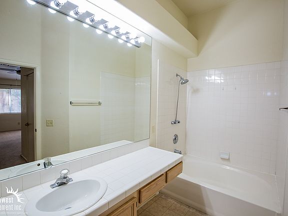 5th image of 2110 Los Feliz St Unit 2011