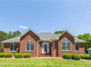 2037 Rossmore Rd, Clemmons, NC 27012