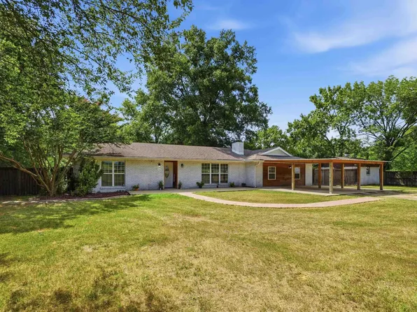 225 E German Ln, Conway, AR 72032