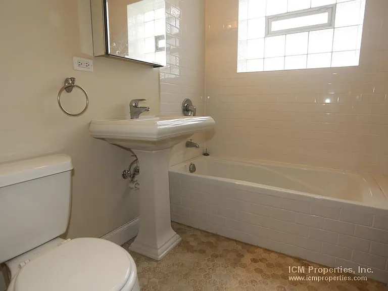 4820 N Paulina St #1 — Photo 4