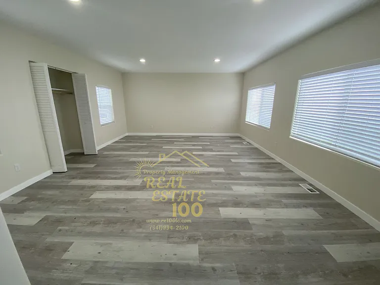 3429 NW Jetty Ave — Photo 5