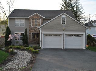 35 Hines Ave, Mahwah, NJ 07430