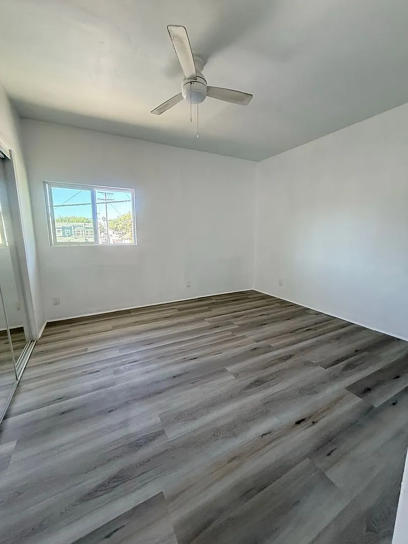 721 E 7th Street — Photo 3