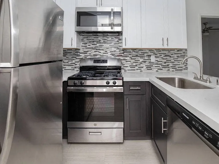 Club Marina Apartments — Photo 1