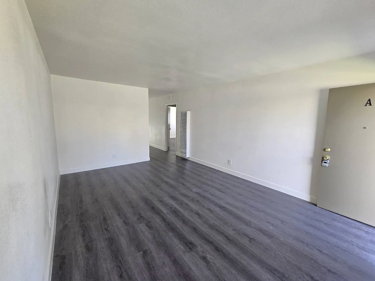 2 bed, 875 sqft, $1,945 — Photo 4