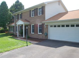 13834 Leighfield St, Chantilly, VA 20151