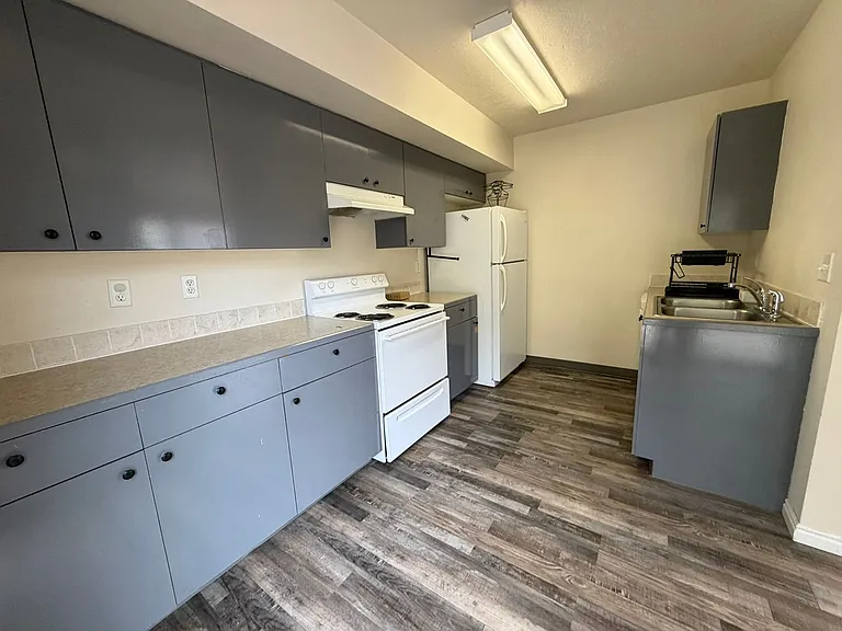 Midland 4-Plex 141 — Photo 11