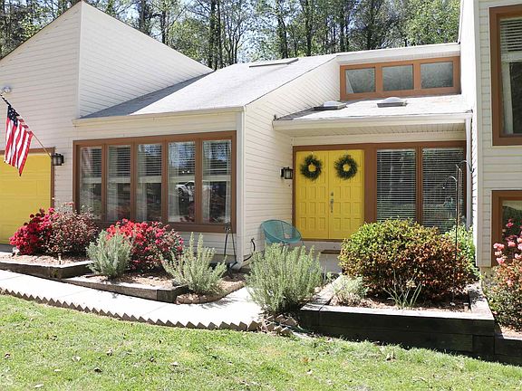 3rd image of 742 Bridlepath Ln