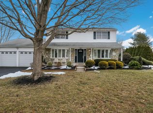 799 Bobwhite Ln, Huntingdon Valley, PA 19006