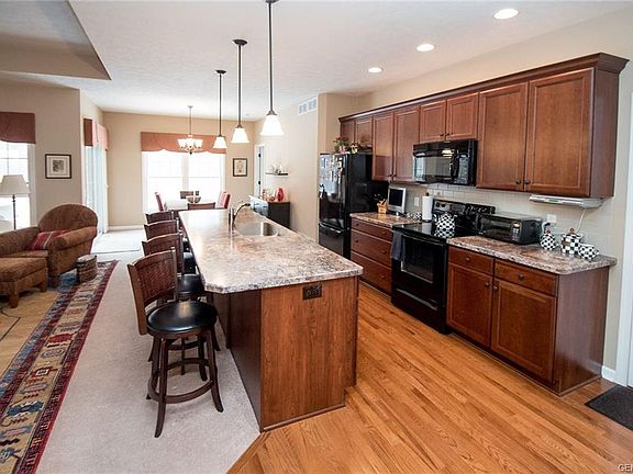 3rd image of 87 Balmoral Dr
