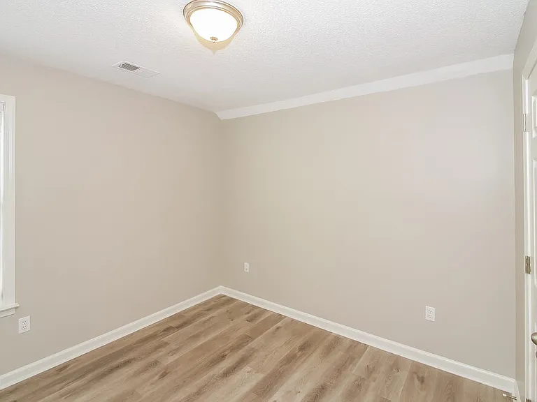 600 Ashley Glen Cir W — Photo 15