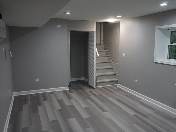 3rd image of 6832 N Hamlin Ave #Basement