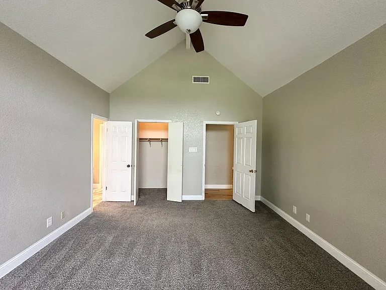 1818 Diana Ln — Photo 22