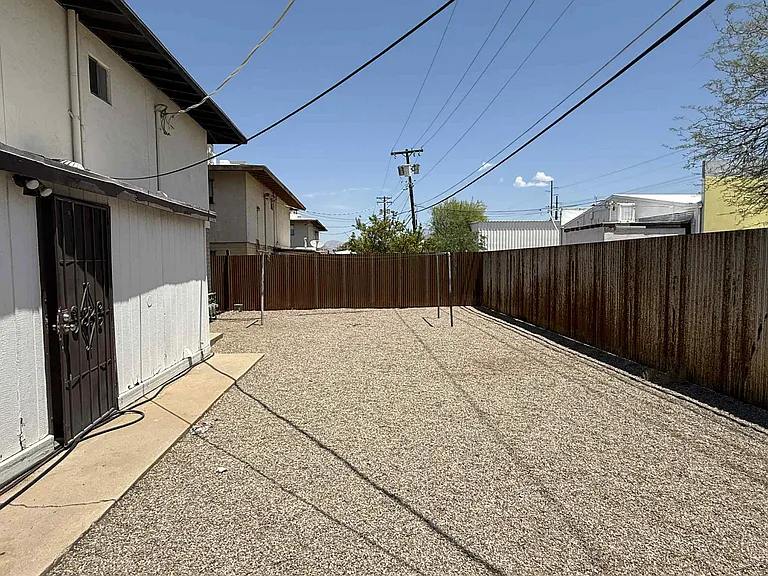2151 S Winstel Ave — Photo 11