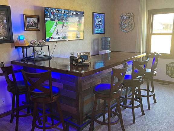 Bar area or bonus room off living room