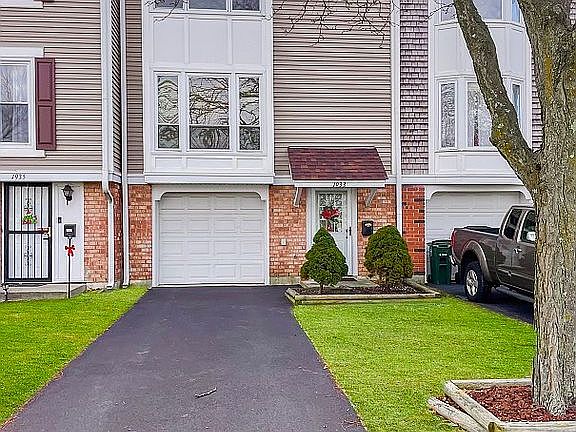 3rd image of 1933 Governors Ln