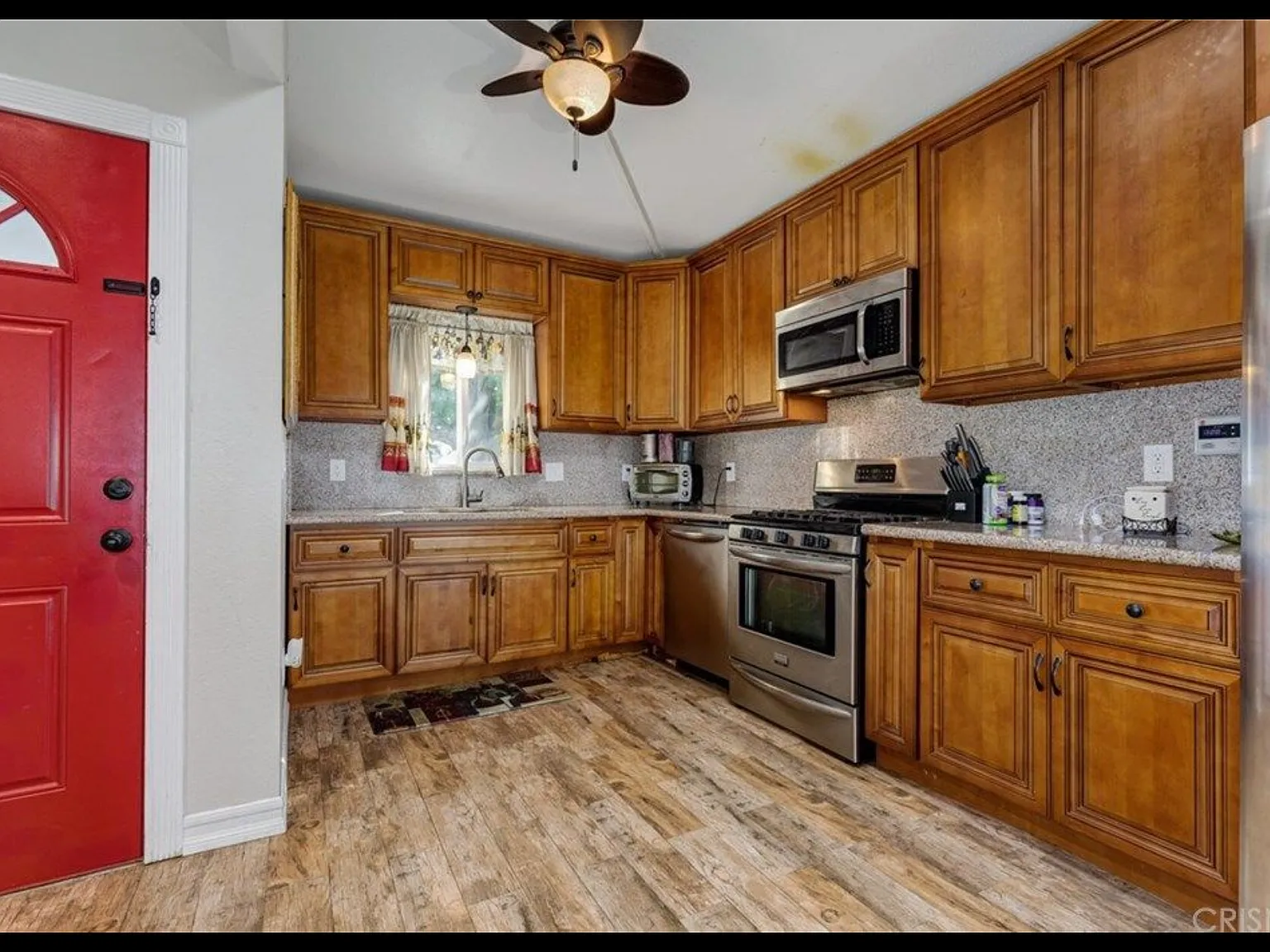 16629 Victory Blvd — Photo 4