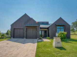 101 Grove Ct, Horseshoe Bay, TX 78657
