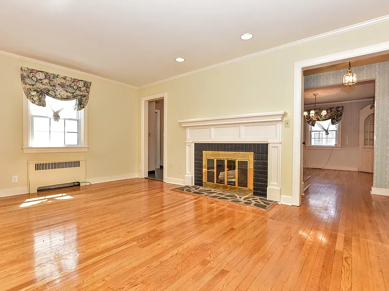 161 Wyckoff Ave — Photo 2
