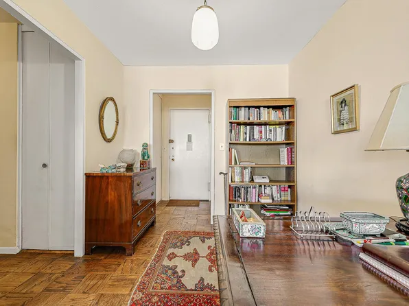 70-25 Yellowstone Boulevard image 1 of 28