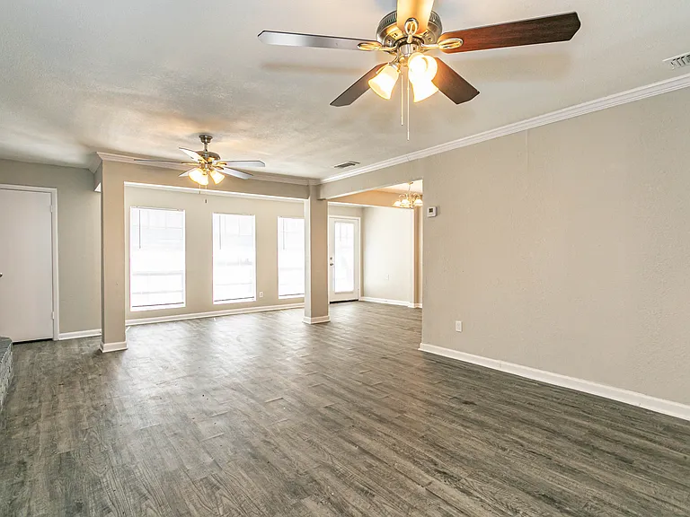 812 Stratford Dr — Photo 12