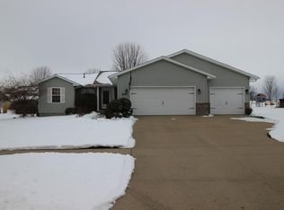 1975 Rock Island Dr, Ely, IA 52227