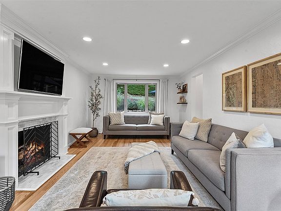 4th image of 788 Ella St