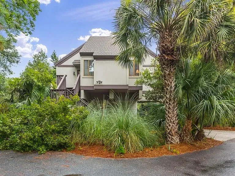 493 Cedar Walk — Photo 1