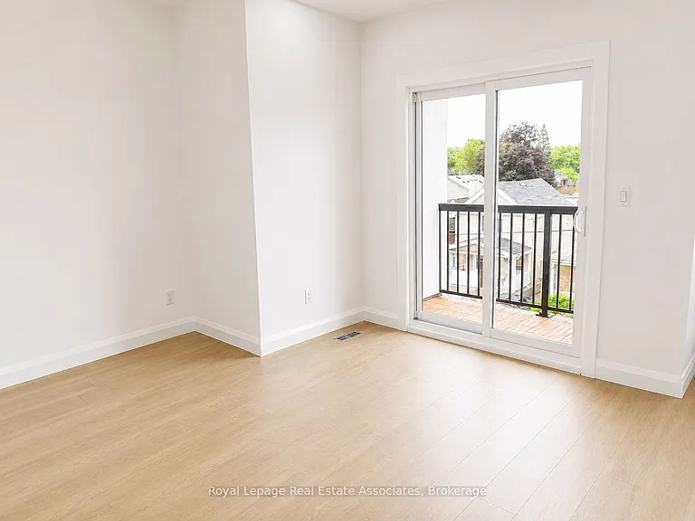 17 White Ave #5 — Photo 7