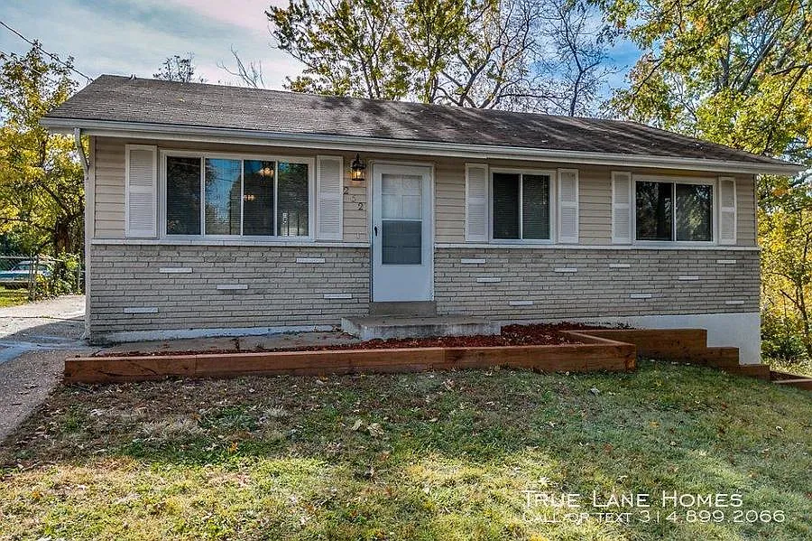 262 Coburg Dr photo 1