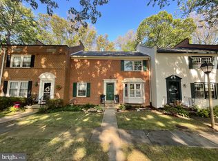 1833 Wainwright Dr, Reston, VA 20190