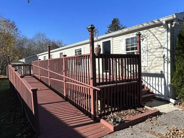 60 SURRY Lane, Hyde Park, NY 12538
