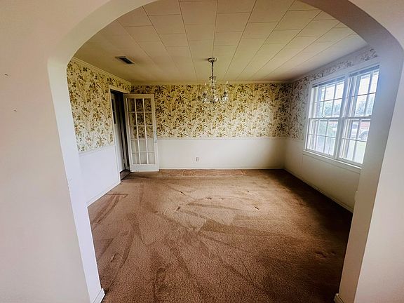 5th image of 905 S Wiley Ave
