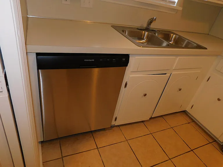 2119 Fendley Dr — Photo 5