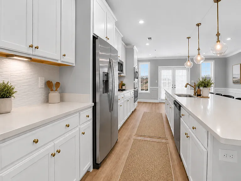 Kitchen (photo is virtually staged)