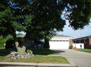 27221 Palomino Dr, Warren, MI 48093