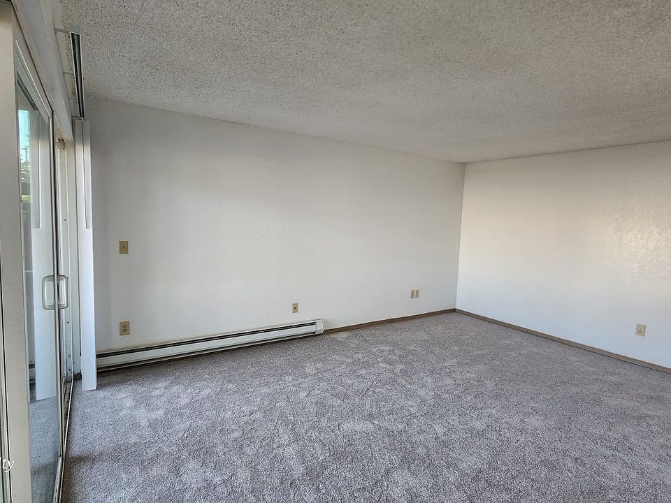 1st image of 3009 NE 120th St APT 102