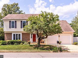 2832 Edgelea Rd, Vienna, VA 22181