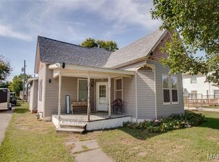 312 N Main St, Medora, IL 62063