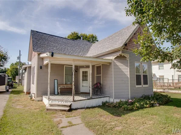 312 N Main St, Medora, IL 62063