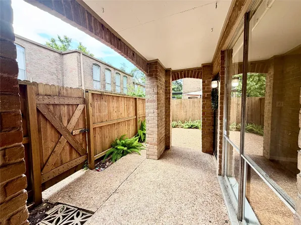 4639 Wild Indigo St APT 463, Houston, TX 77027