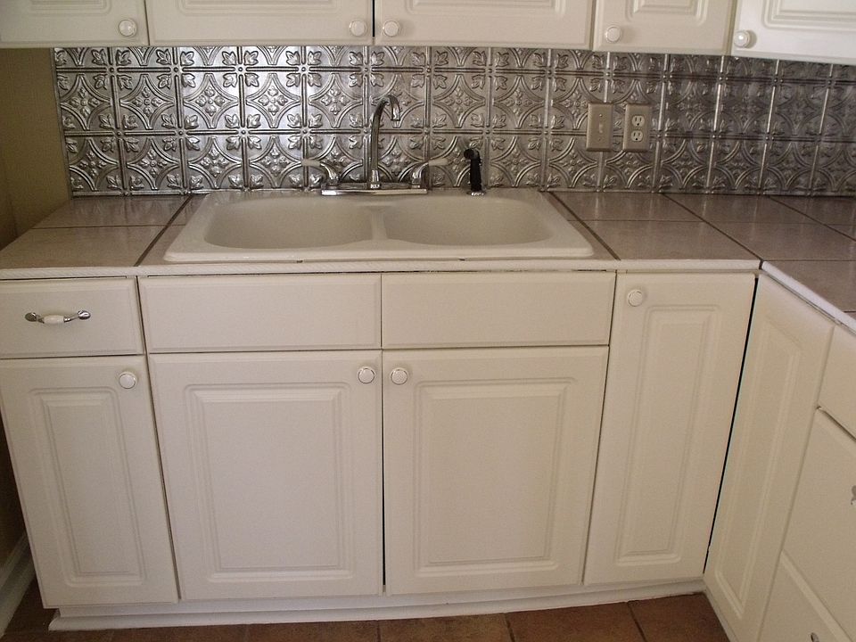 Kitchen Sink and Backsplash