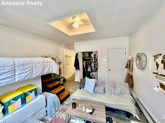 1 bed, 350 sqft, $2,300 — Photo 2