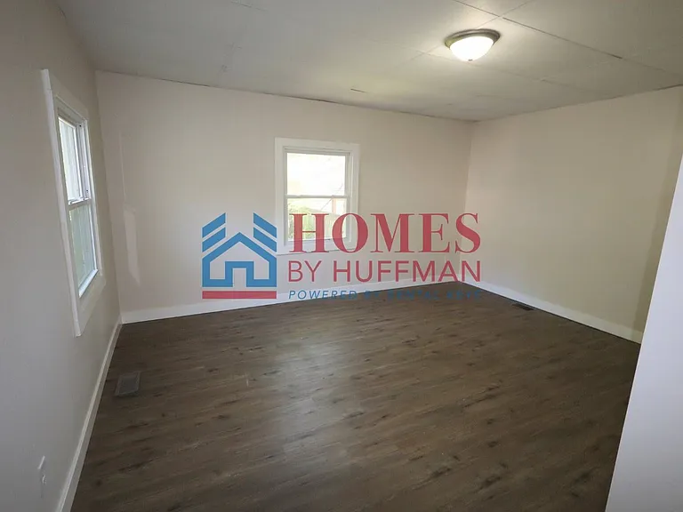 638 Jackson Ave — Photo 7