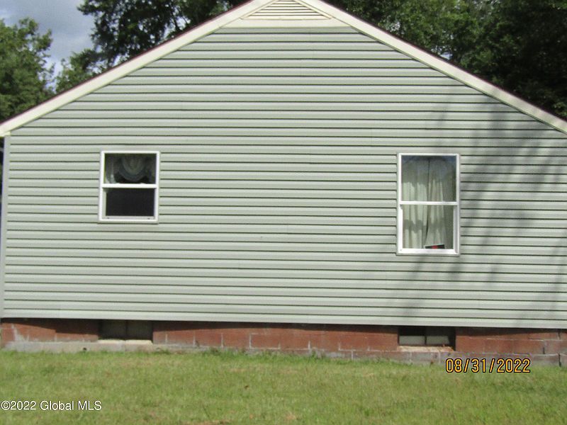 4th image of 183 River Road