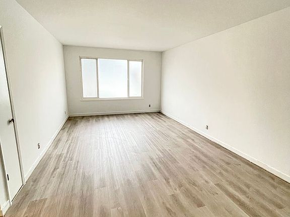 5th image of 725 Monterey Blvd #1