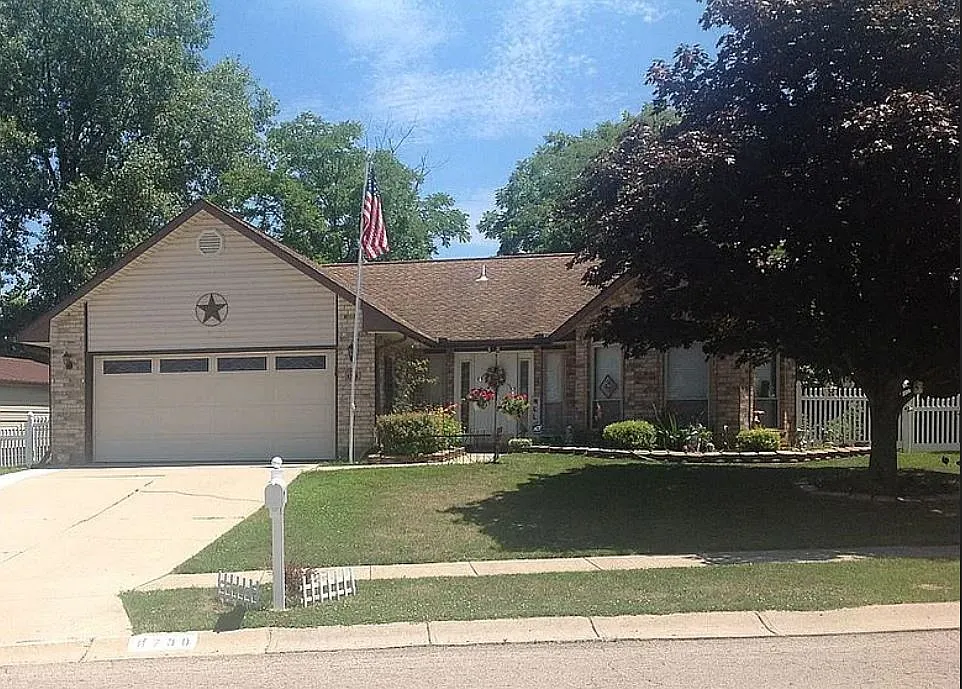 3 bed, 1800 sqft, $2,000 — Photo 1